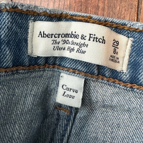 Abercrombie Curve Love Ultra High Rise 90s Straight Jean - Picture 8 of 9